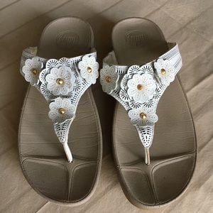 White FitFlop size 8
